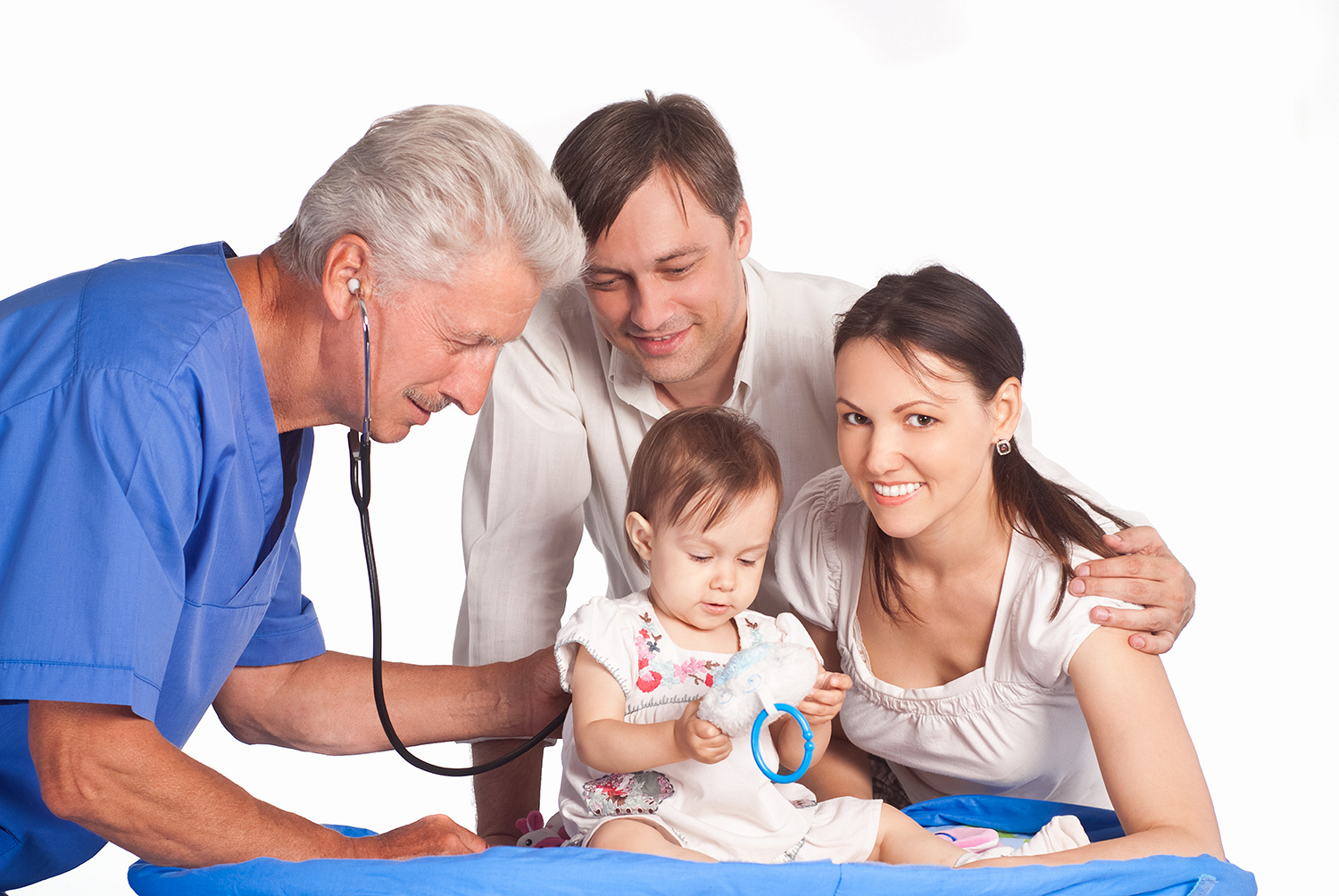 про докторов семья. семья и доктор. про докторов семья. про докторов семья. счастливая семья и врач.